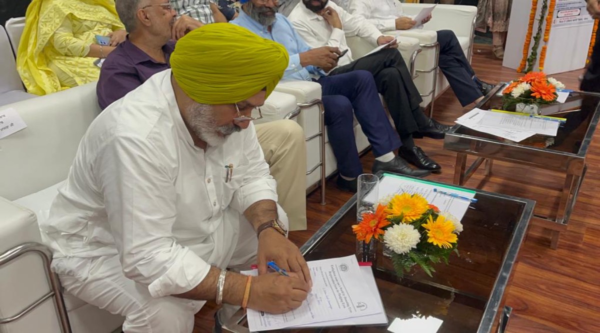 पंजाब के मंत्री ने शुरू किया नेत्रदान अभियान, अपना दान करने का लिया संकल्प