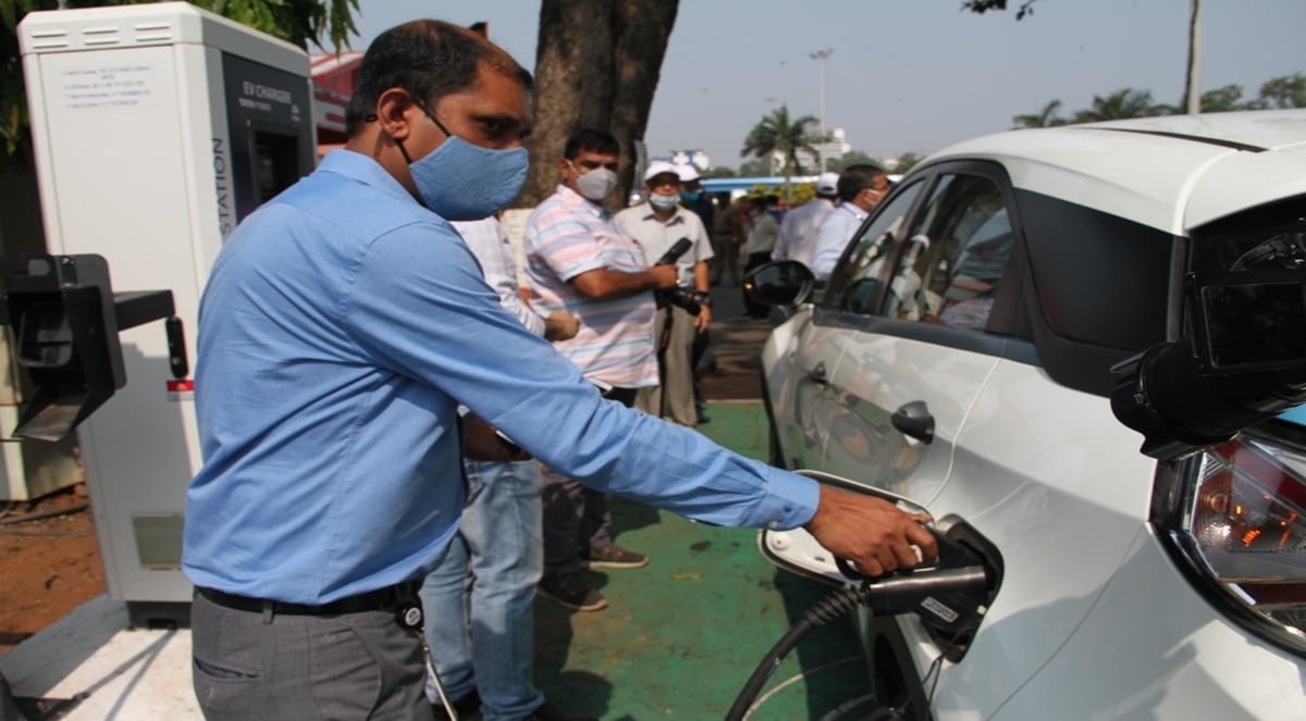 Central Railway offers EV charging facilities at nine railway stations