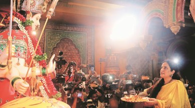 Rashmi Thackeray, Uddhav Thackeray, Eknath Shinde, durga puja, Mumbai news, Mumbai city news, Mumbai, Maharashtra, Maharashtra government, India news, Indian Express News Service, Express News Service, Express News, Indian Express India News