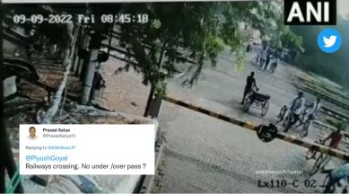 Rickshaw puller, narrow escape, railway track, UP, Aligarh, Uttar Pradesh, train, railways, viral, trending