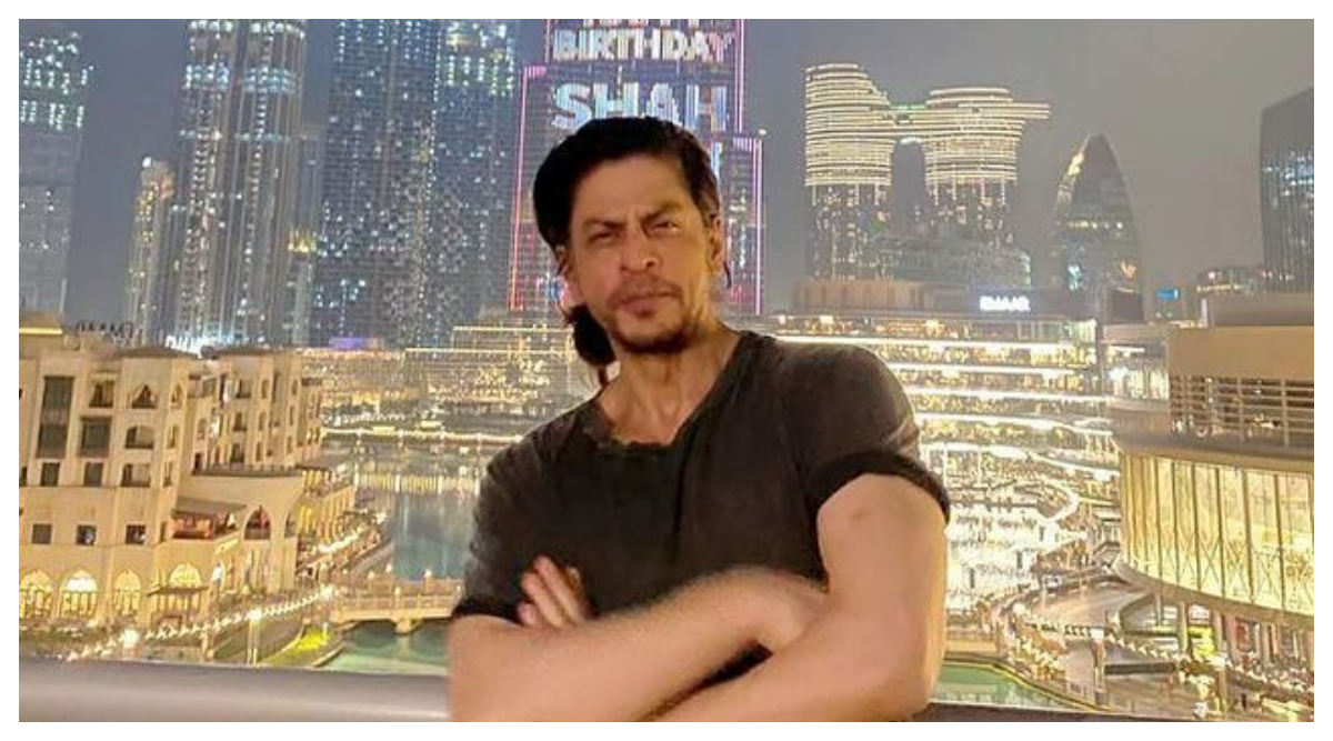 1200px x 667px - Shah Rukh Khan's video beamed onto Burj Khalifa again; fans can't keep calm  | Entertainment News,The Indian Express