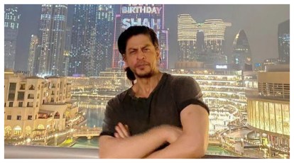Ahead of Shah Rukh Khan's Dubai trip, the superstar surprises a