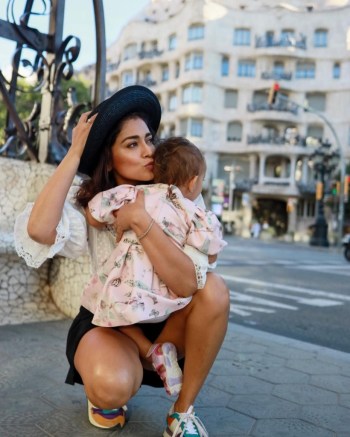 Shriya Saran Aces The Shoulder Pose With Her Yoga Buddy, Her 2-Year-Old  Daughter