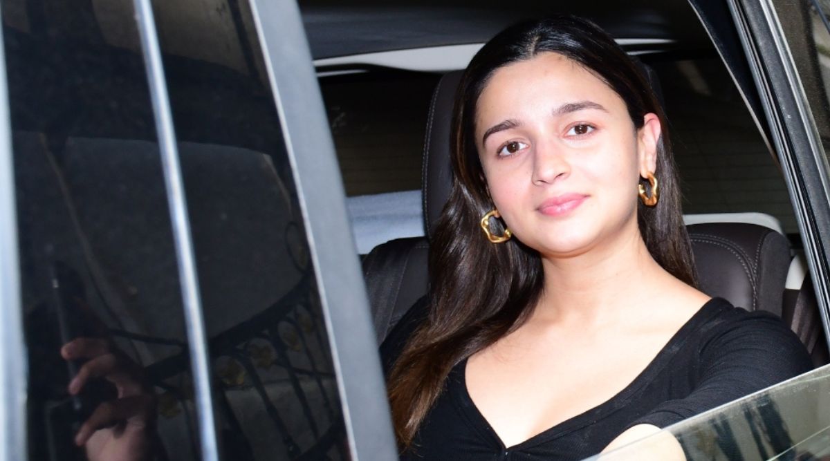Alia Bhatt is all smiles after Brahmastra success, apologises to paparazzi for not being able to pose