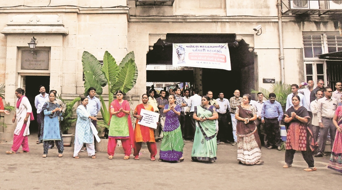 Vadodara civic body employees hold protest by playing garba