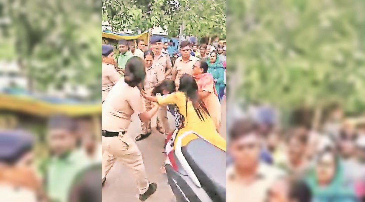 Chandigarh: Woman constable on duty thrashed in Mani Majra, video goes ...
