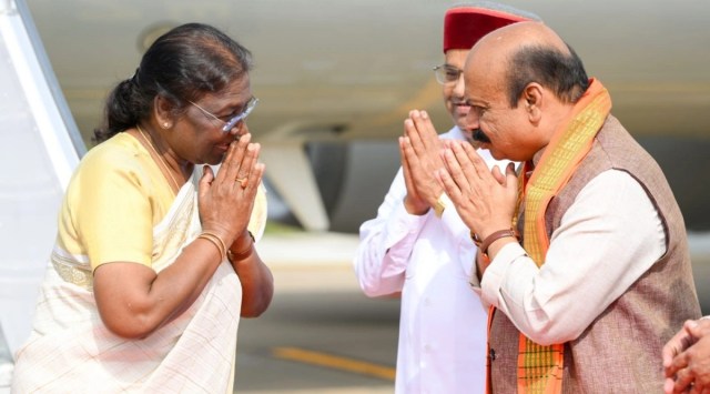Karnataka CM Basavaraj Bommai welcomes president of India Droupadi Murmu at Mysuru on Monday. She is in city to inaugurate Dasara 2022 celebrations. (Source: Twitter)