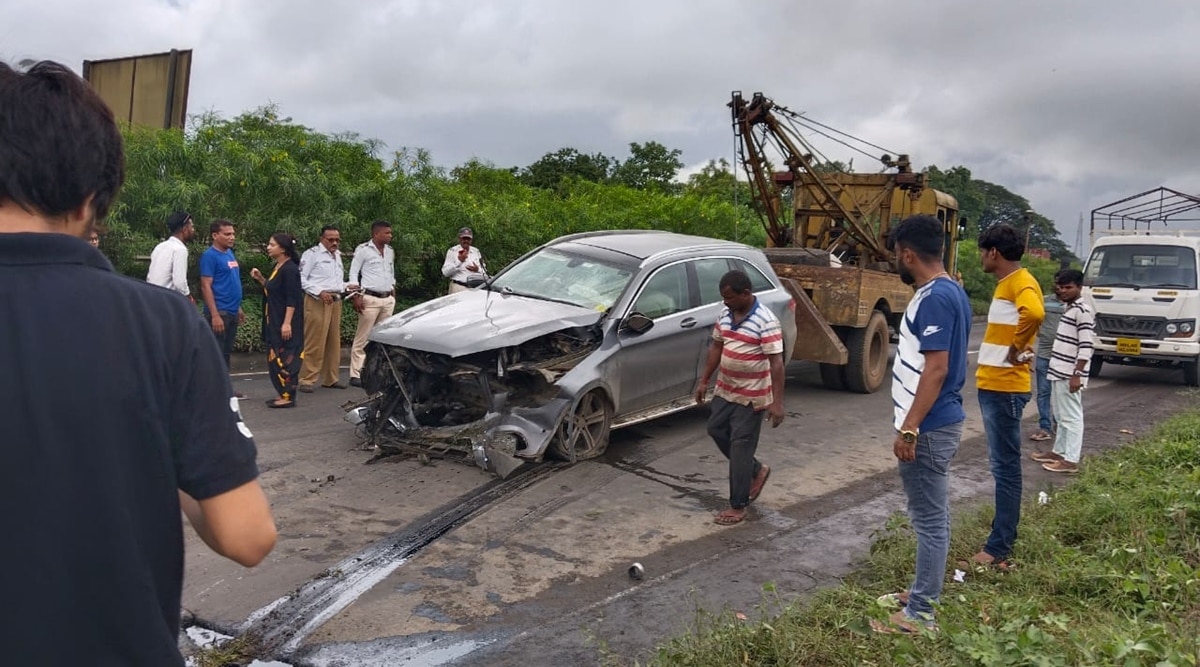 Car in fatal crash missed curve, went undetected, neighbors said 