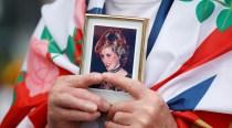 Fans of Princess Diana gather to mark her death 25 years ago