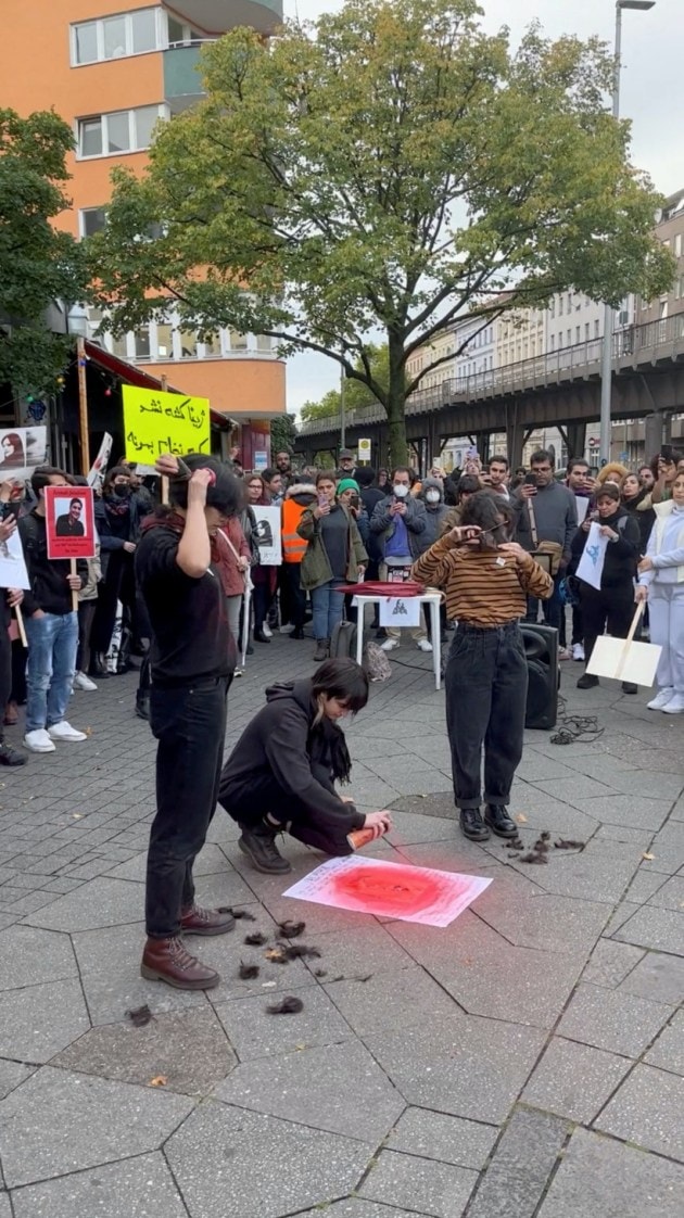 In Pictures Iranian Women Cut Their Hair In Public To Protest Against Hijab Rules Following 