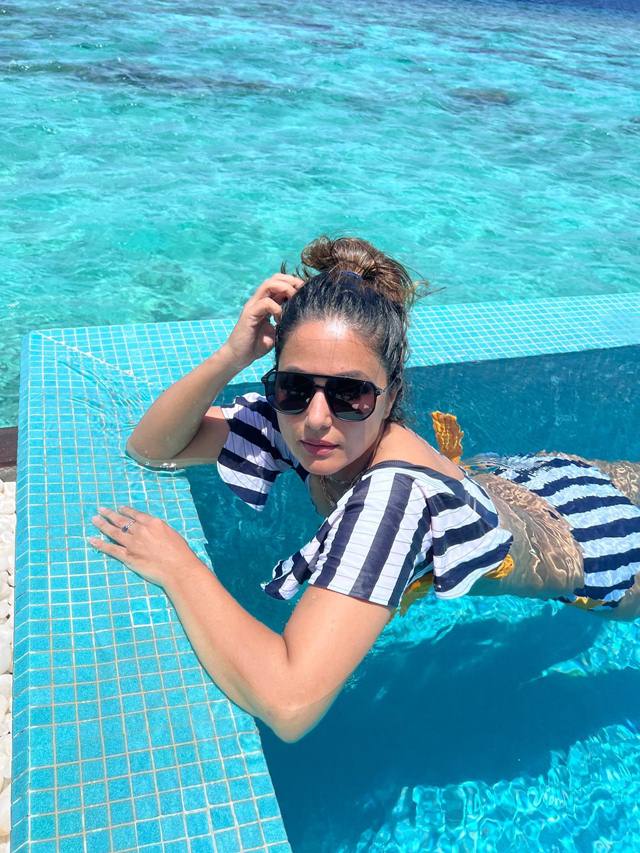 Hina Khan Makes Swimming Pool Her ‘room In Maldives The Indian Express 9595