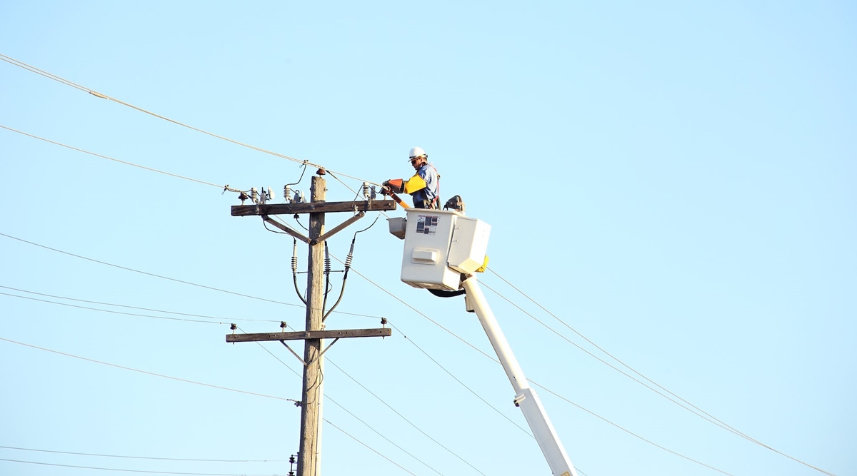 Lineman Electrocuted In Noida: UP Electricity Board To Grant Rs 5 Lakh ...