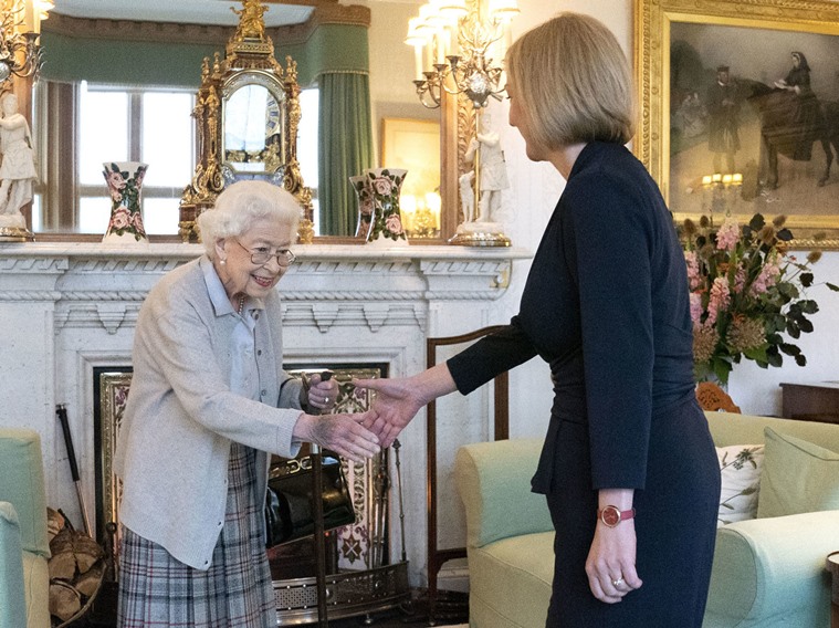 La reina Isabel vistió el tartán de Balmoral en su última aparición pública; conoce su significado