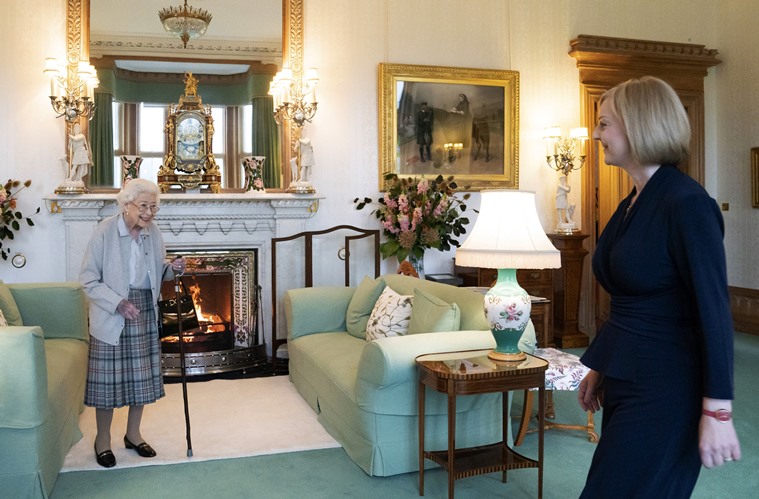 Queen Elizabeth wore Balmoral tartan for her last public appearance ...