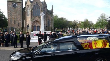 Queen Elizabeth II Death Live Updates: Queen's coffin has left Balmoral Castle as she begins her final journey