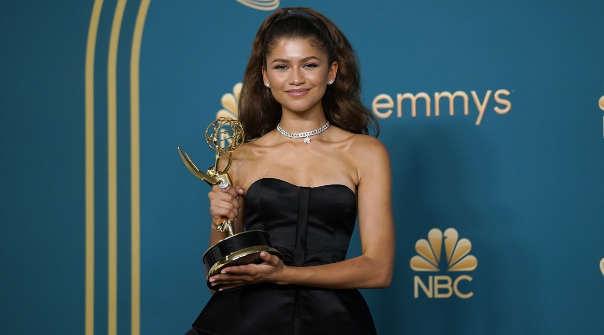 Zendaya’s Valentino dress for Emmy 2022 took these many days to make