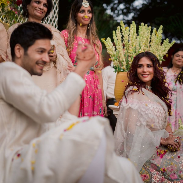 Richa Chadha y Ali Fazal deslumbran con atuendos tradicionales para las festividades previas a la boda