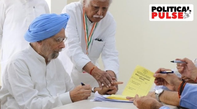 Former PM Manmohan Singh casting his vote in the Congress presidential polls (Source: Congress)