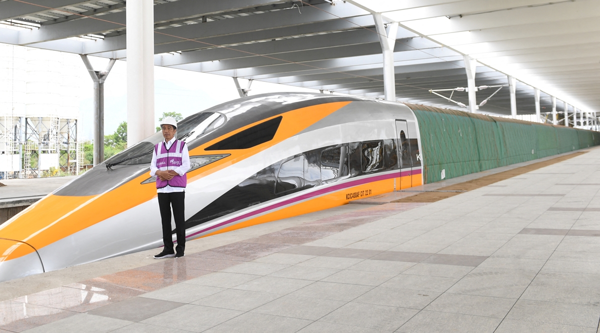 Indonesia sedang bersiap untuk meluncurkan jalur kereta api berkecepatan tinggi pertamanya