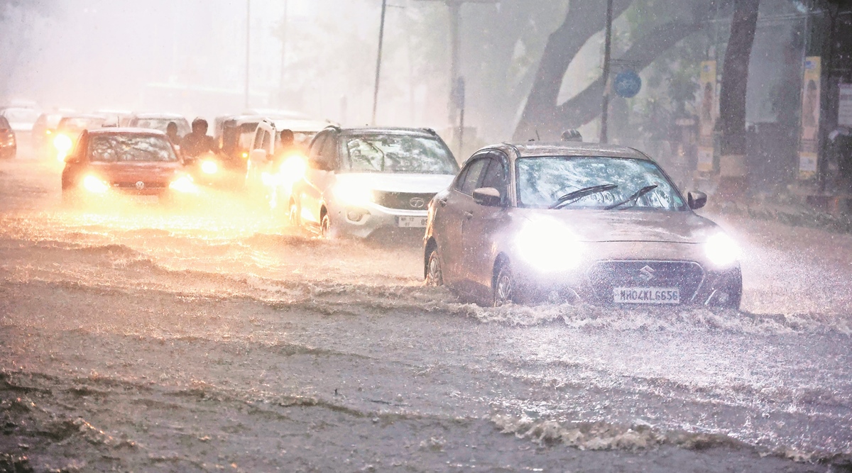 Pune | 35mm of rain in less than 2 hrs: Downpour disrupts city traffic |  Pune News, The Indian Express