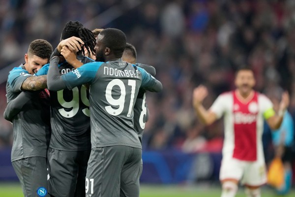 Mientras dormías: Liverpool venció a Rangers 2-0, Inter venció a Barcelona 1-0 y Napoli le propinó al Ajax Amsterdam una derrota récord en la UCL