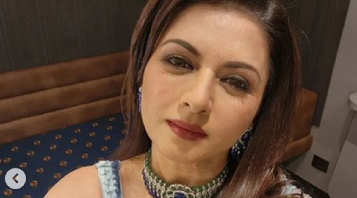 bhagyashree-stresses-on-the-importance-of-natural-moisturisers-regular-care-can-make-you-look-youthful