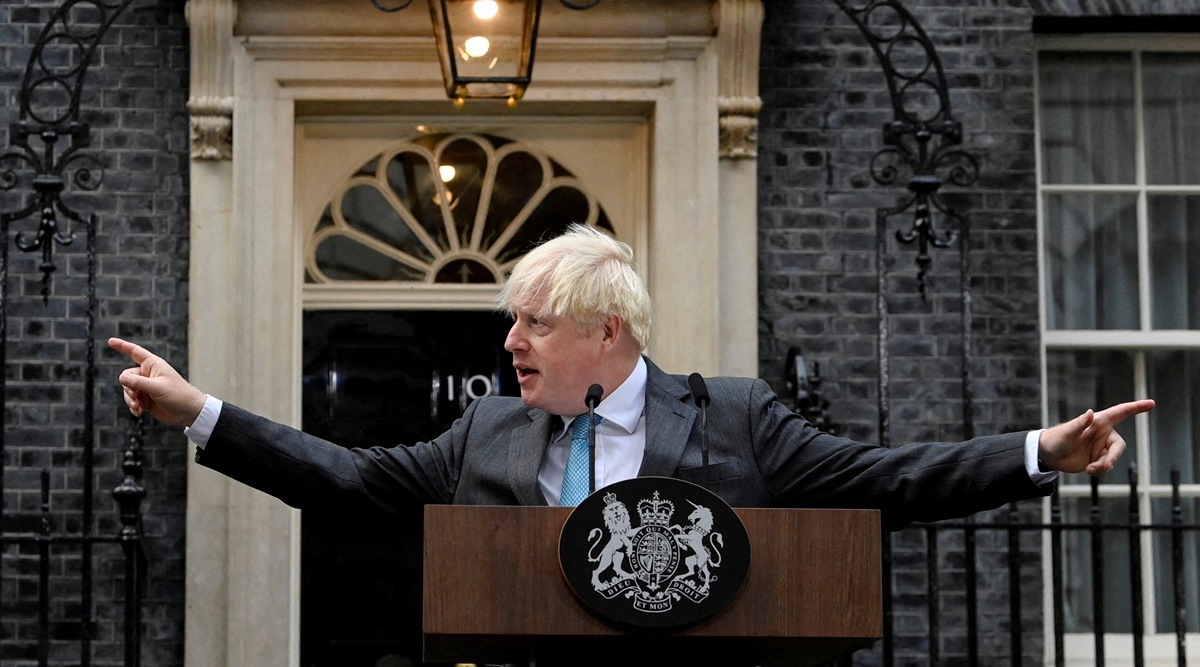 FILE PHOTO: Outgoing British Prime Minister Boris Johnson delivers a speech on his last day in office, outside Downing Street, in London, Britain September 6, 2022. (REUTERS/Toby Melville/File Photo)