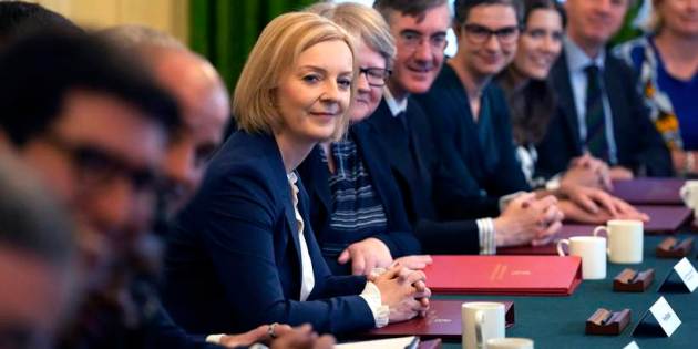 liz truss holds first cabinet