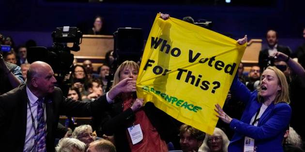 Protets against Truss