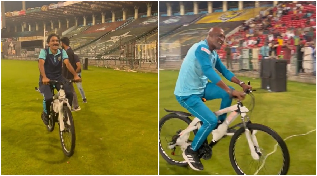 sir-viv-richards-javed-miandad-take-part-in-fun-cycle-race-to-blow-off-steam
