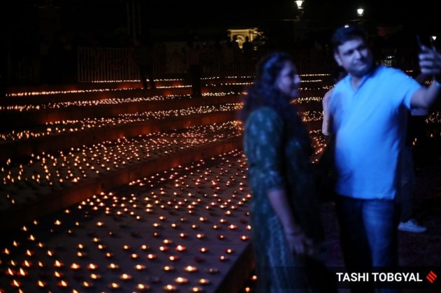 Diwali 2022, Diwali 2022 shopping, Diwali 2022 preparations, Diwali 2022 photographs, Diwali purchases, Diwali shopping, photos of Diwali diyas, preparations for Diwali 2022, shopping for diyas lanterns, indian express news