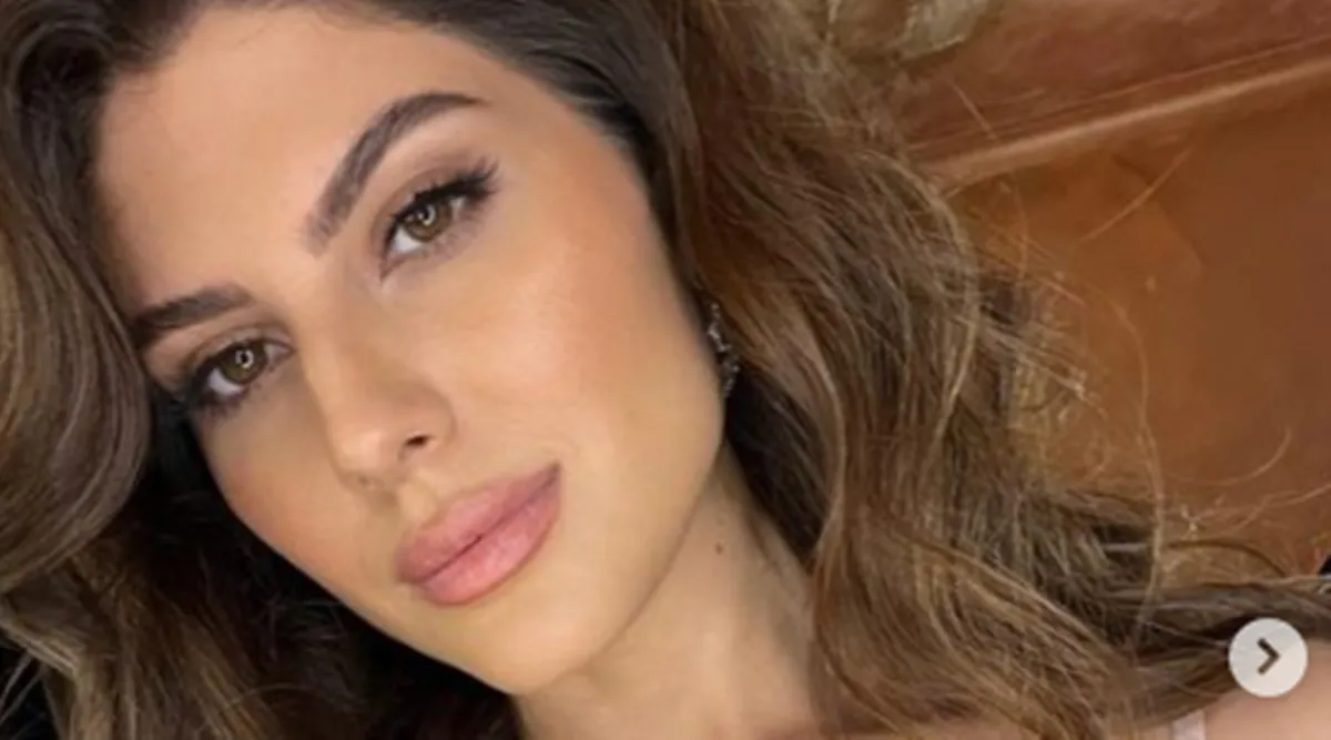 Elnaaz Norouzi Sex Pic - Elnaaz Norouzi stands up to Iran's morality police by stripping in a video:  'Should have the right to wear whateverâ€¦' | Lifestyle News,The Indian  Express