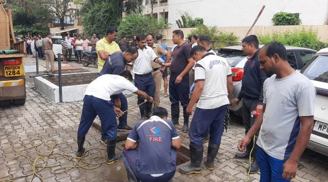 pune death Indian Express, pune workers death, pune drains