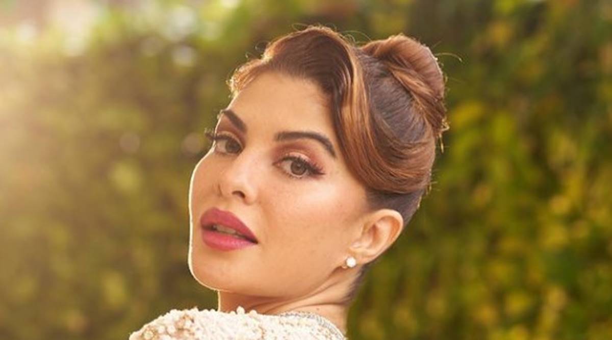 jacqueline-fernandez-bows-to-the-all-mighty-kettlebell-know-the-benefits-of-working-out-with-the-equipment