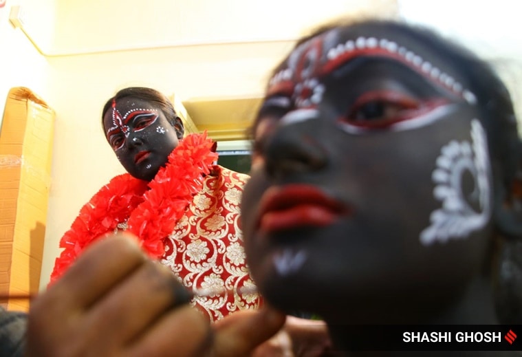 Kali Puja, Kali Puja 2022, Kali Puja in West Bengal, Kali Puja photos, living Goddess Kali, live Goddess Kali, people dressed as Goddess Kali, indian express news