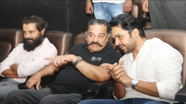 Kamal Haasan with Vikram and Karthi at special screening of Ponniyin Selvan 1 (Image_ Insta_Lyca)