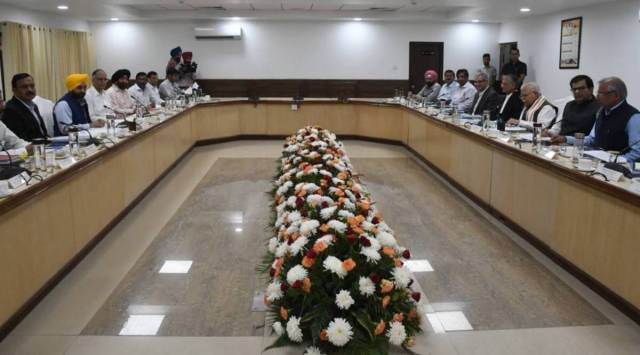 Chief Ministers Bhagwant Mann and Manohar Lal Khattar meet to discuss the SYL canal issue.
