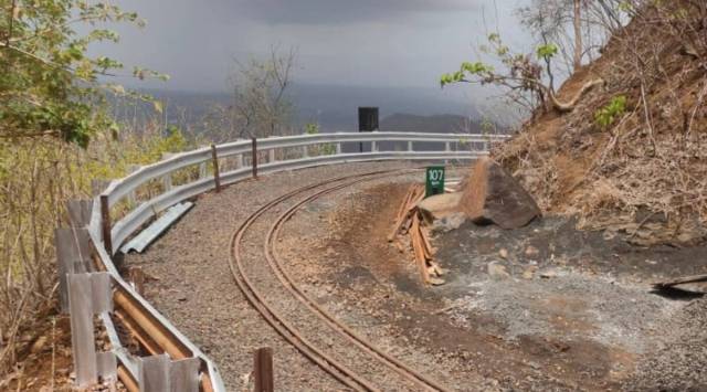 The toy train has one vista dome, two first class and three second class coaches. 
