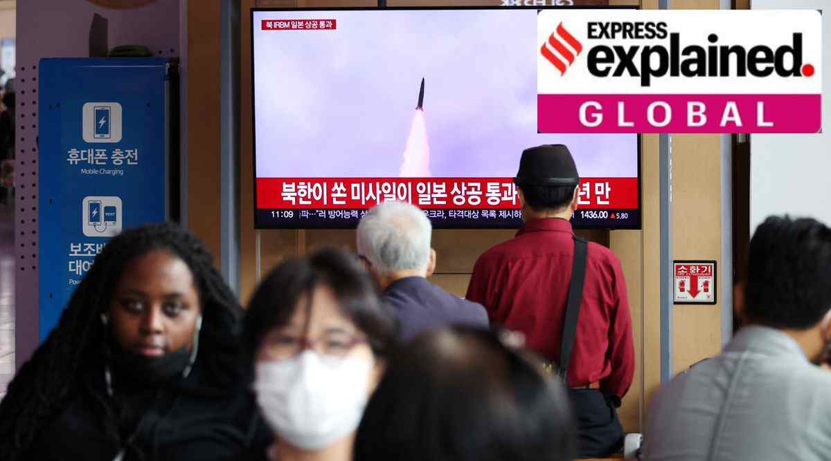 People watch a TV broadcasting of a news report on North Korea firing a ballistic missile over Japan, at a railway station in Seoul, South Korea, October 4, 2022. (REUTERS/Kim Hong-Ji)
