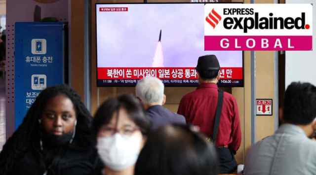 People watch a TV broadcasting of a news report on North Korea firing a ballistic missile over Japan, at a railway station in Seoul, South Korea, October 4, 2022. (REUTERS/Kim Hong-Ji)