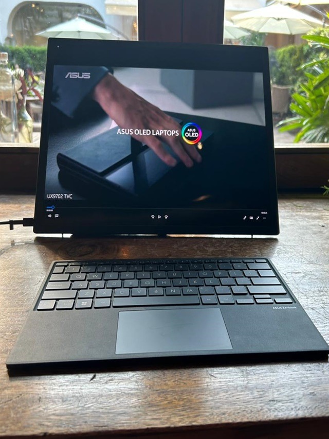 asus-zenbook-17-fold-a-closer-look-the-indian-express