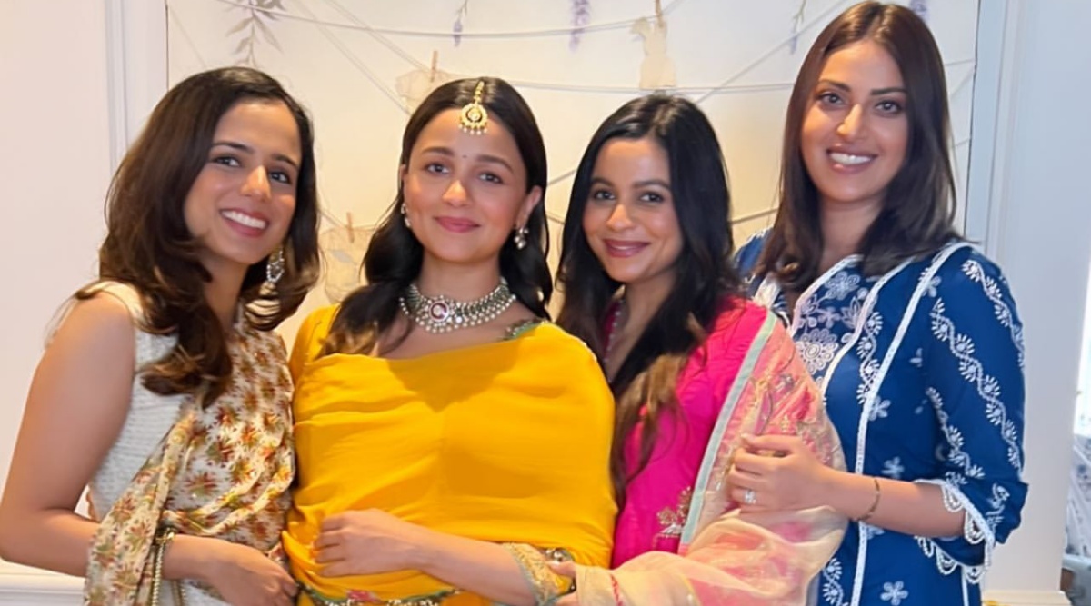 Alia Bhatt Kb Xxx - Alia Bhatt flaunts pregnancy glow at her baby shower; sister Shaheen Bhatt,  mother-in-law Neetu Kapoor join her. See pictures | Entertainment News,The  Indian Express