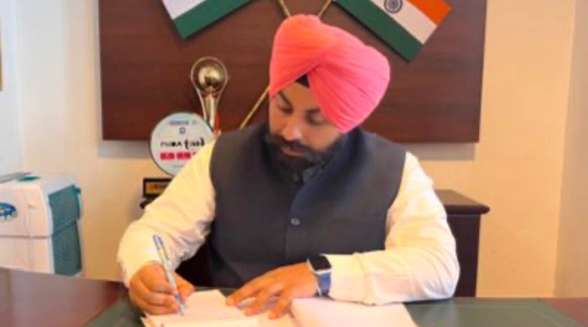 Lkg Ukg Sex - Punjab govt to provide uniforms to pre-primary students of govt school:  Harjot Singh Bains | Chandigarh News - The Indian Express