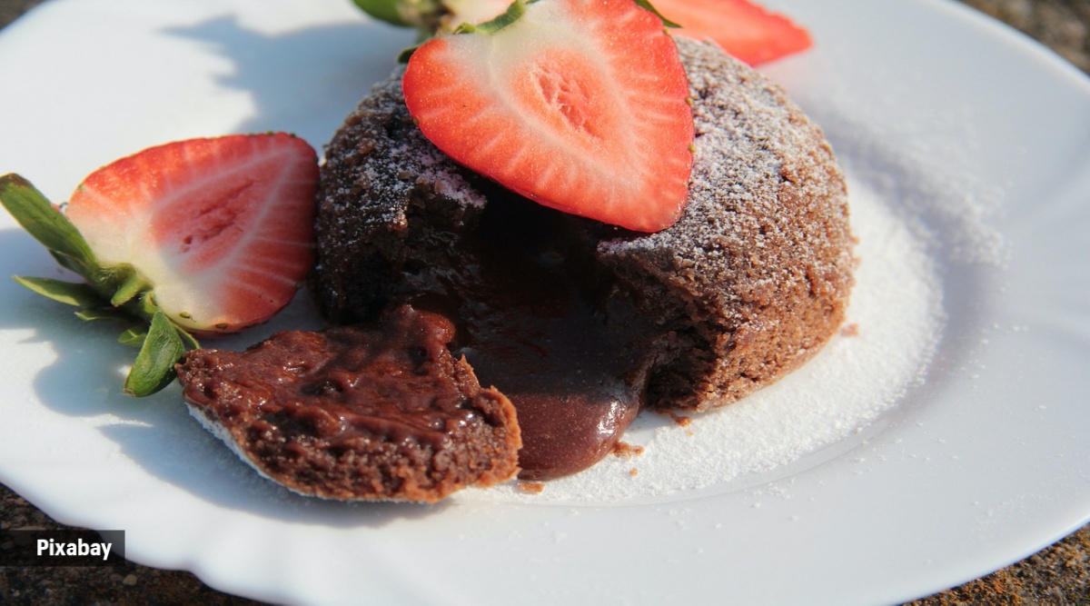this-4-ingredient-chocolate-lava-cake-is-what-you-need-to-satiate-your-sweet-tooth-today-recipe-inside