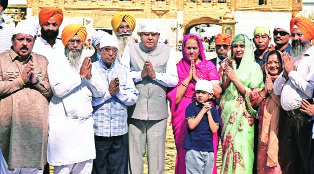 Vice President Jagdeep Dhankhar at Golden Temple in Amritsar on Wednesday. (Express Photo by Rana Simranjit Singh)
