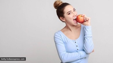 how to eat fruits, right ways to eat fruits, how fruits should be eaten, how to get maximum benefits from fruits, milkshake, fruits as late night snacks, fruits as desserts