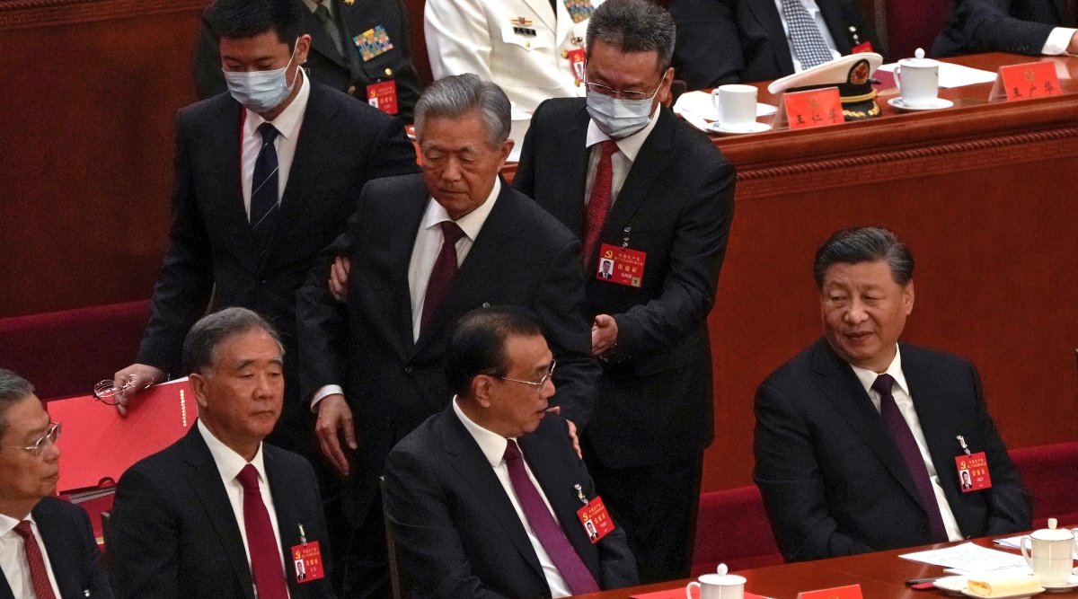 see-pics-or-former-chinese-president-hu-jintao-escorted-out-of-meeting-in-front-of-xi-jinping