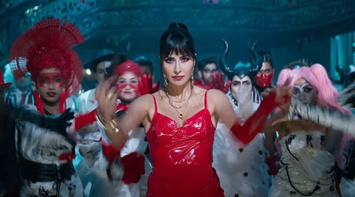 phone-bhoot-song-kinna-sonna-teaser-katrina-kaif-grooves-to-peppy-beats-with-ghostbuster-friends-siddhant-chaturvedi-ishaan-khatter