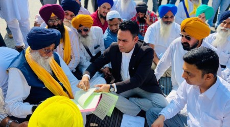 Simranjit Singh Mann during the protest. @SimranjitSADA