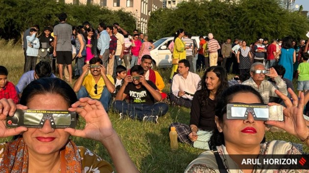 partial solar eclipse, partial solar eclipse 2022, solar eclipse, solar eclipse photos, solar eclipse pictures, solar eclipse in India, pictures of solar eclipse, temples shut during solar eclipse, temples closed during solar eclipse, astrology, indian express news